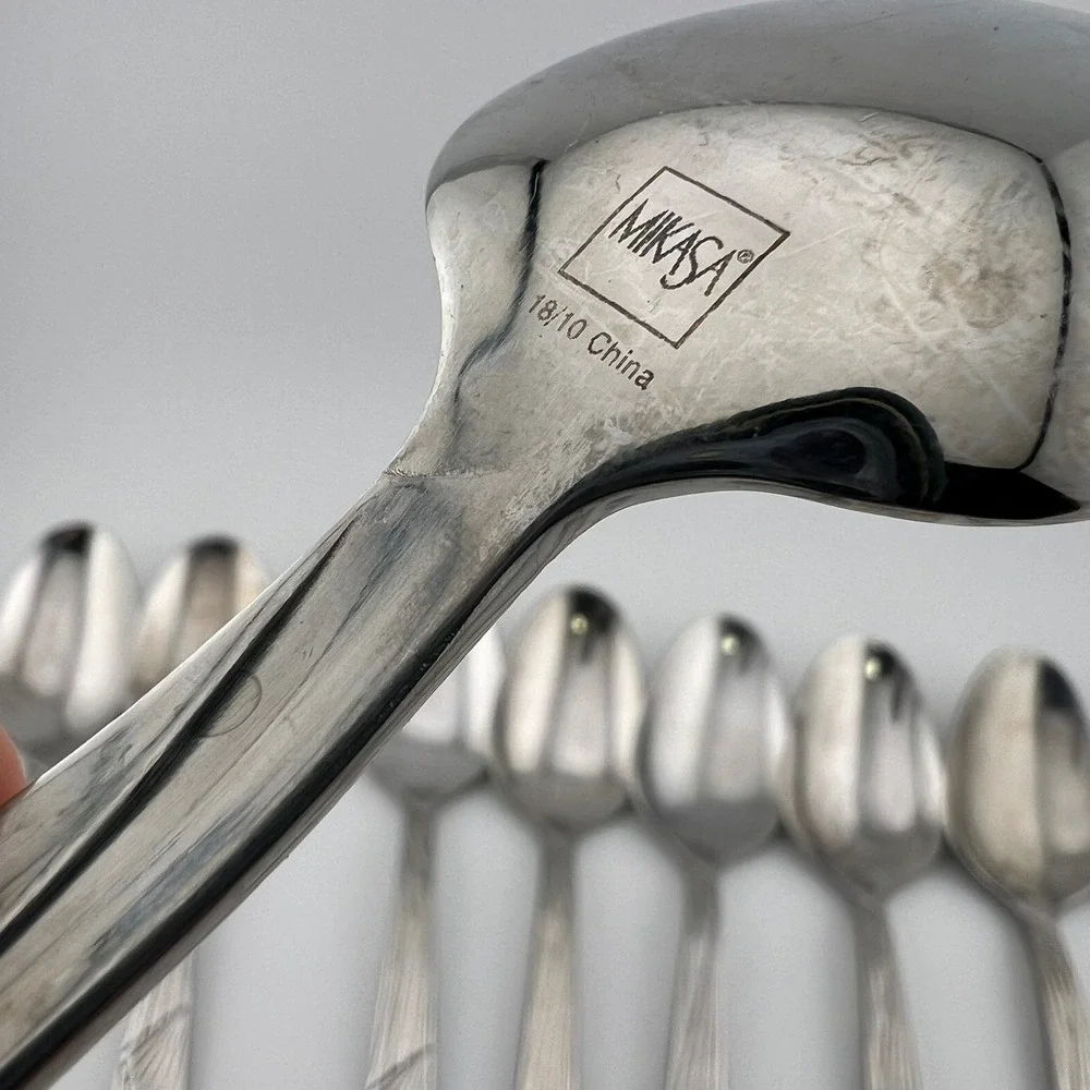 Set of 8 Mikasa Stainless 18/10 Oval Dinner Spoons Manifesto Glossy Vintage 2006